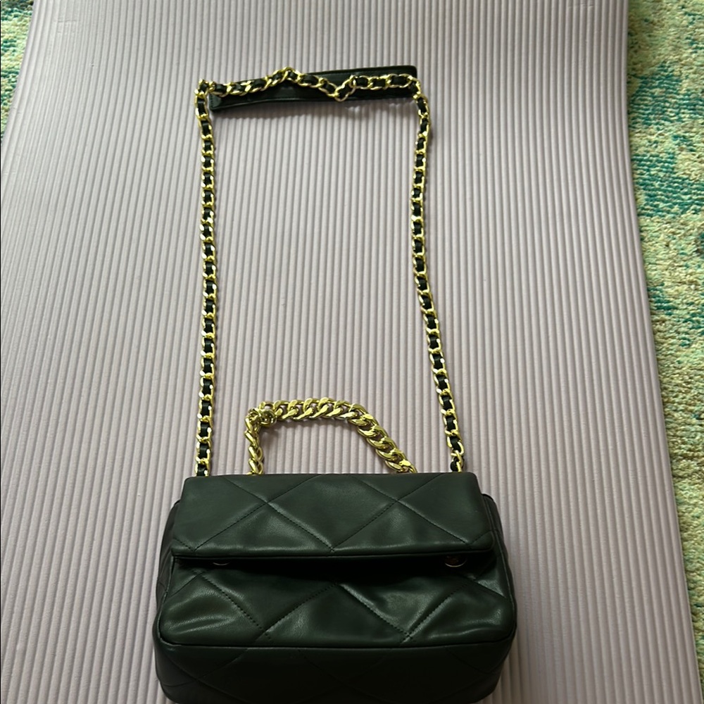 Forever 21 quilted  black and gold purse - Picture 12 of 14